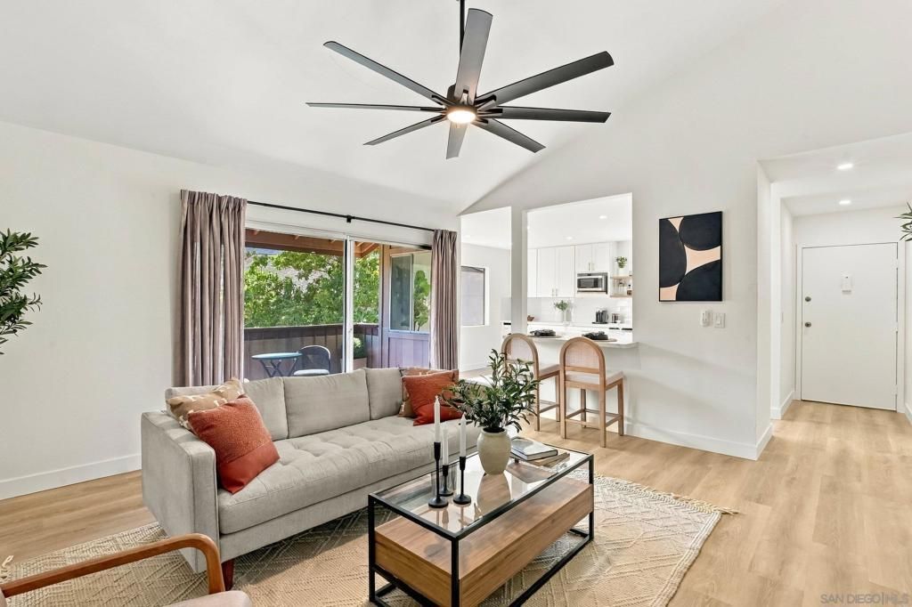 5553 Adobe Falls # 14, San Diego