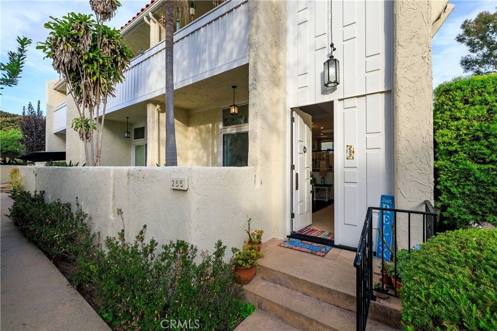 255 Valley, Hermosa Beach