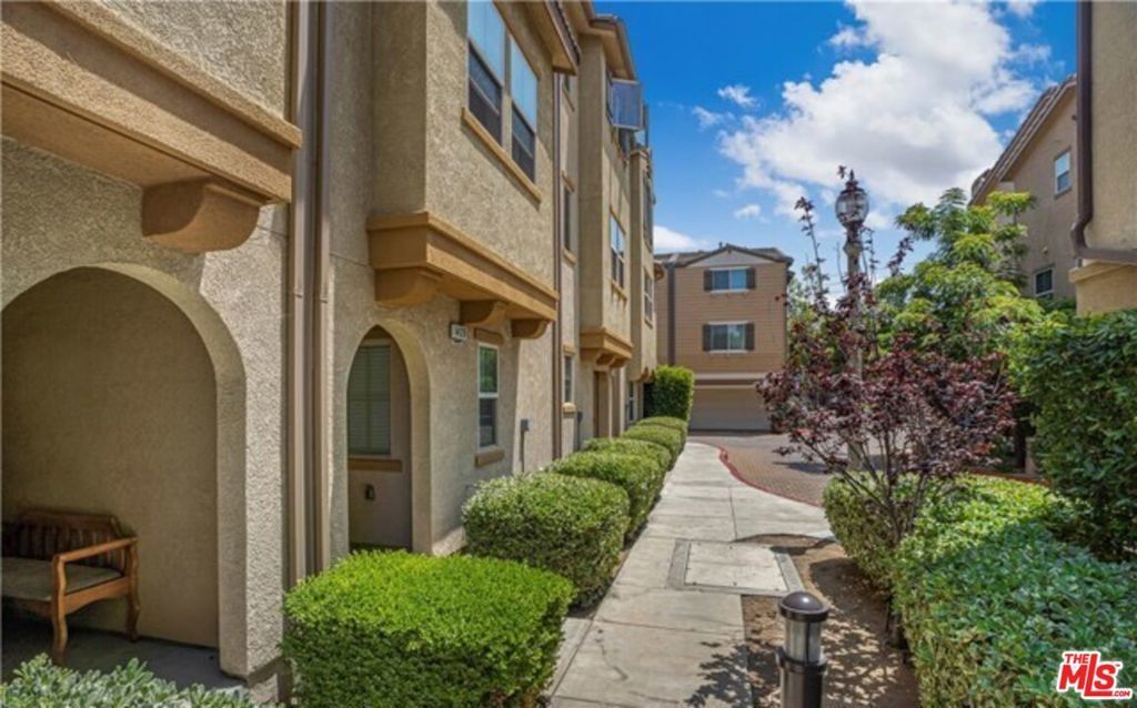 14120 W Willow Lane, Van Nuys