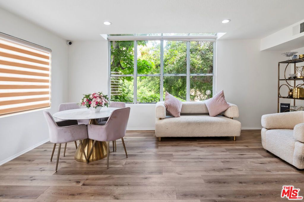 18730 Hatteras Street # 25, Tarzana