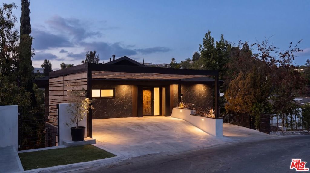5211 Baza Avenue, Woodland Hills