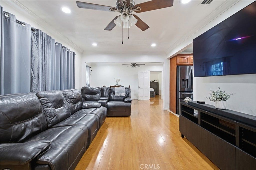 156 E 49th, Long Beach