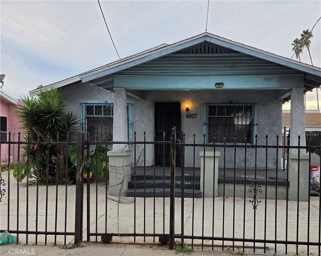 6907 Menlo Street, Los Angeles