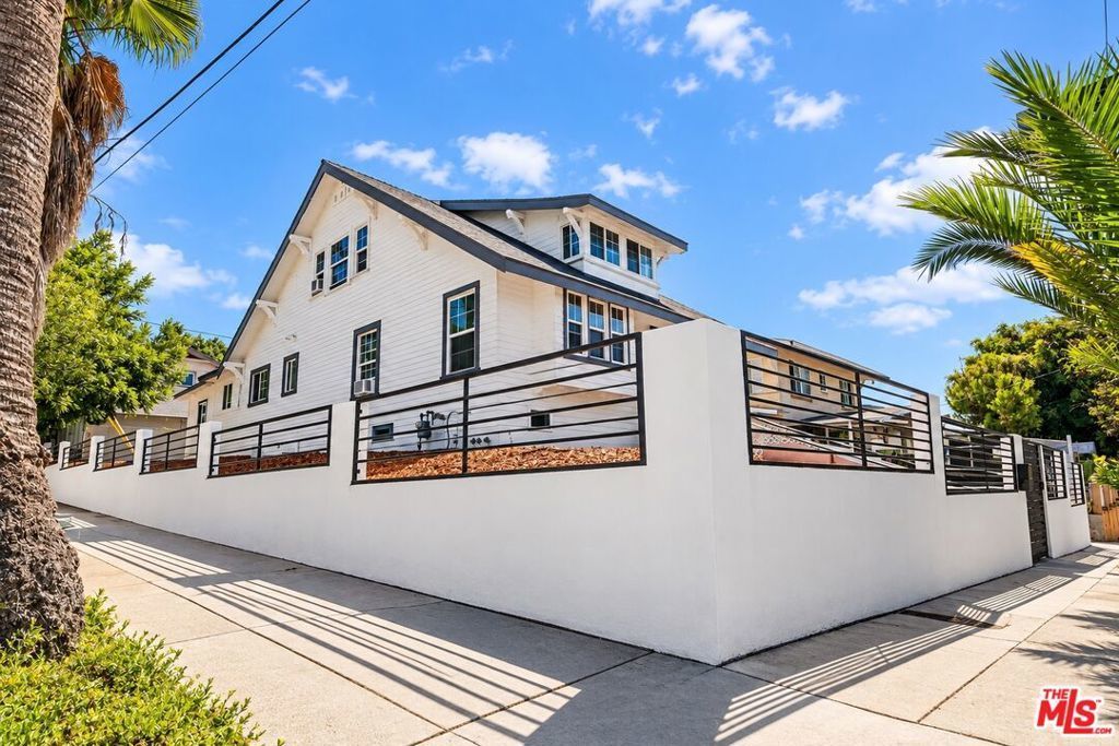 152 N Benton Way, Los Angeles
