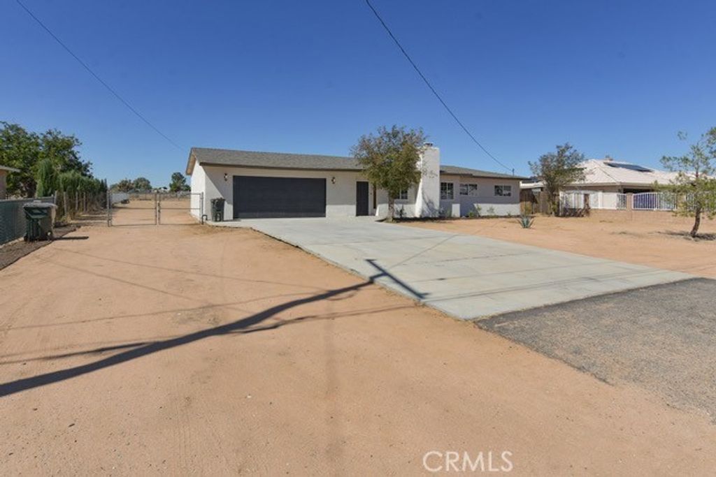 12442 Quinnault Road, Apple Valley