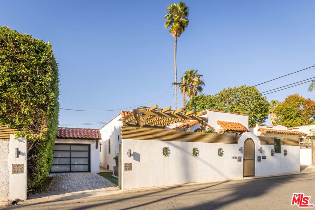 8015 Rosewood Avenue, Los Angeles