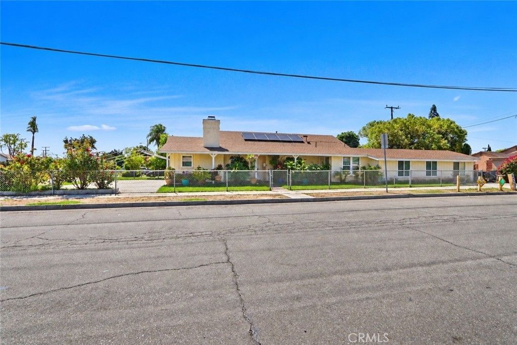 1220 E Caldwell St, Compton