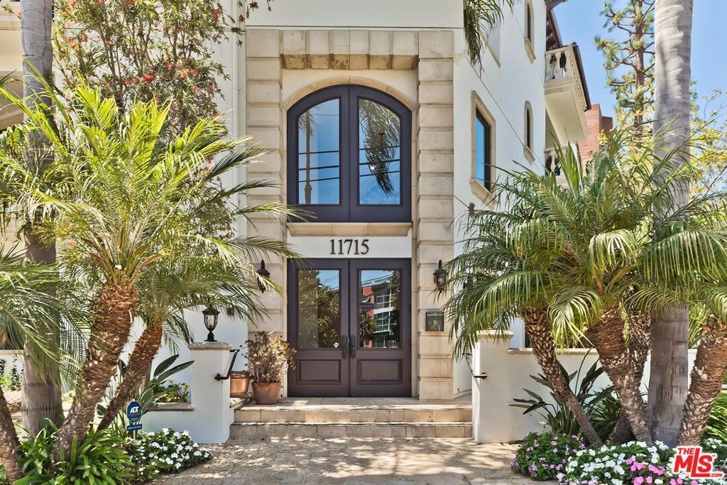 11715 Chenault Street # Ph1, Los Angeles