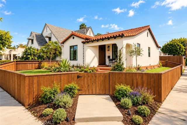 3300 Thelma, Los Angeles