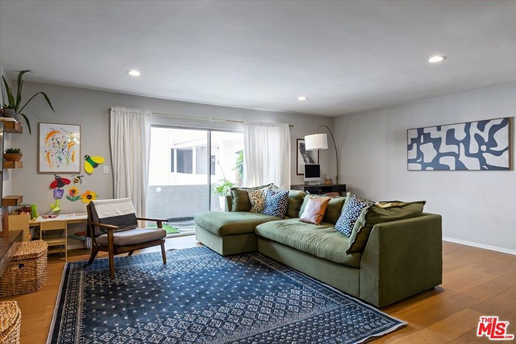 12955 Riverside Drive # 203, Sherman Oaks
