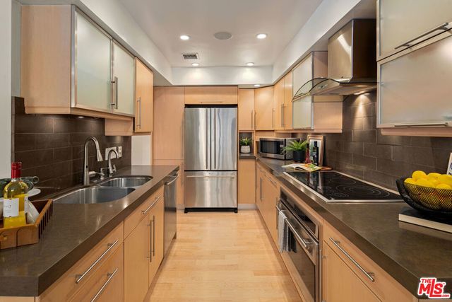 1221 N Kings Road # 307, West Hollywood
