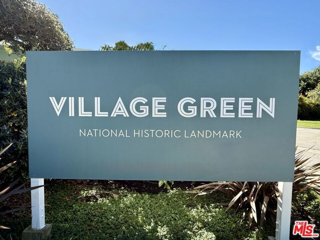 5437 Village Green, Los Angeles