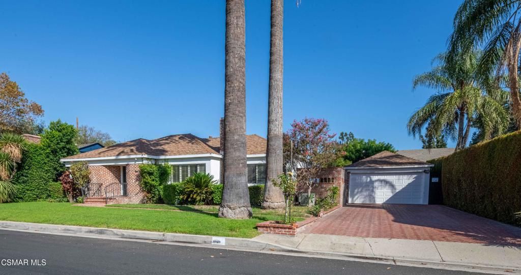 10129 Sarah Street, Toluca Lake