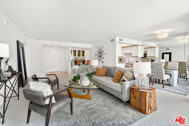 1221 N Kings Road # 305, West Hollywood