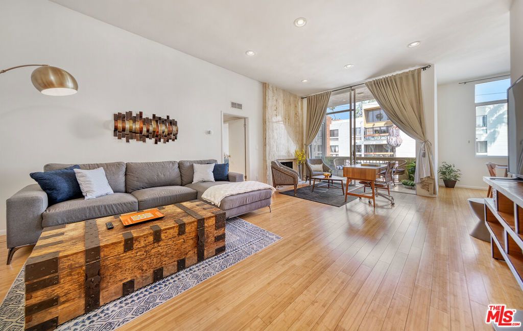 11970 Montana Avenue # 308, Los Angeles