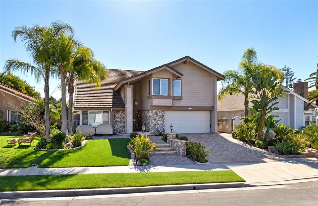 23322 Desert Wood, Lake Forest