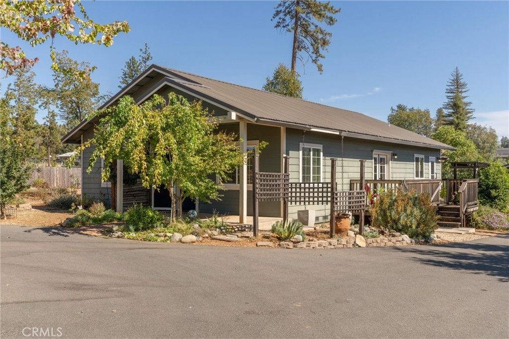 5738 Copeland, Paradise