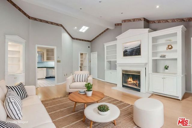 877 Montecito Drive, Los Angeles