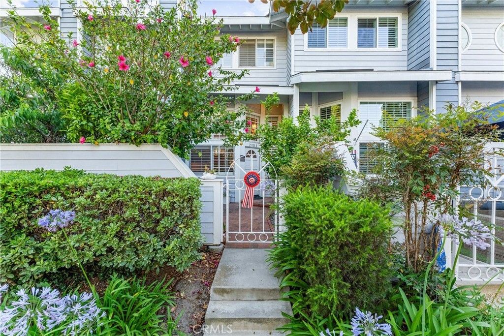 19110 Beachcrest Lane # E, Huntington Beach