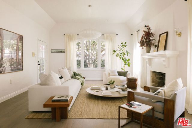7606 Willoughby Avenue, West Hollywood
