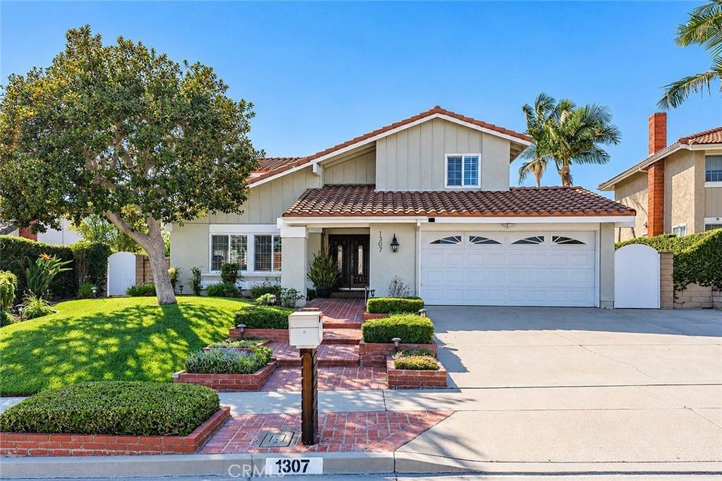 1307 Eltham, Fullerton
