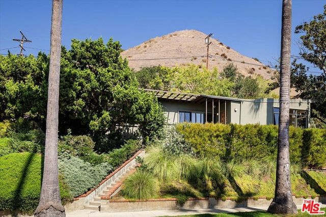 1011 W Mountain Street, Glendale