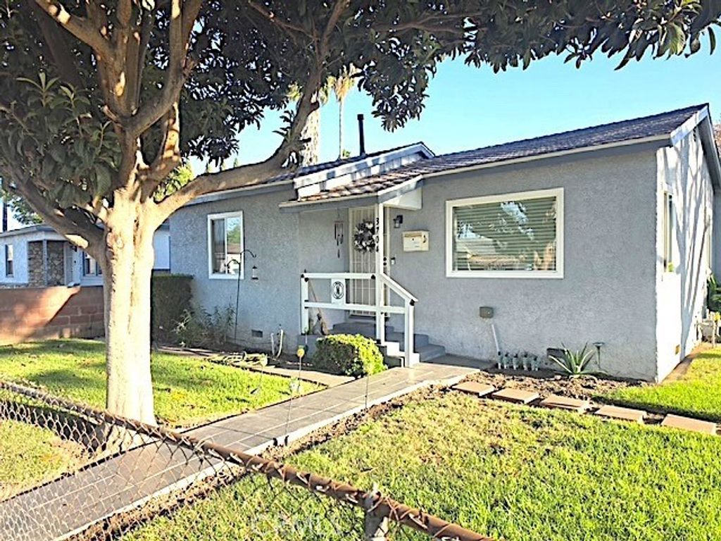 3704 E Wymore, Compton