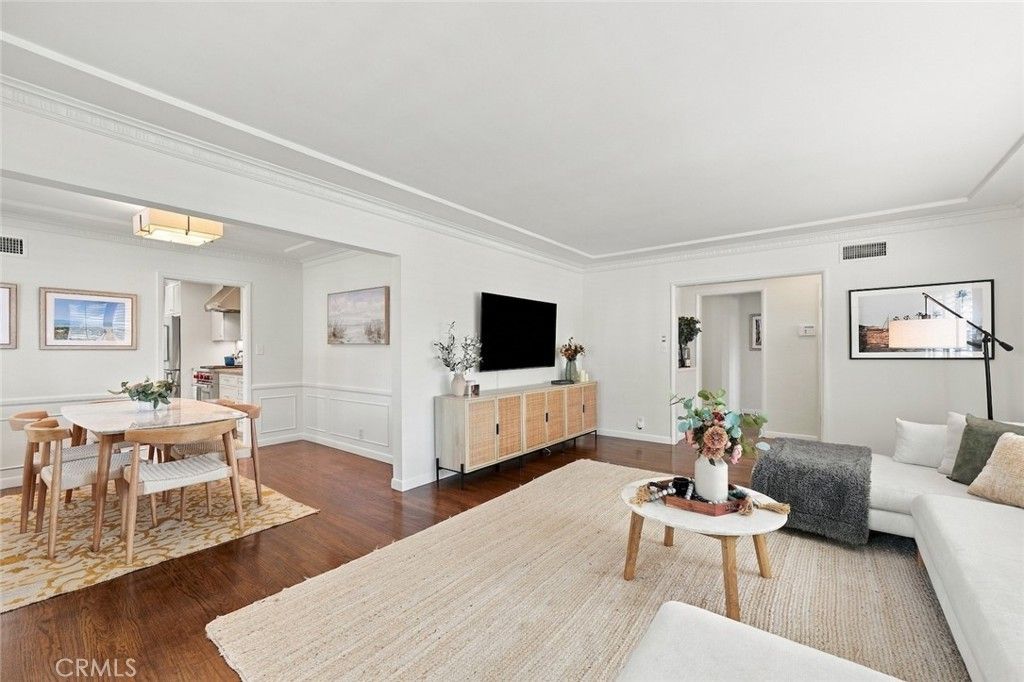 6321 W 79th Street, Los Angeles