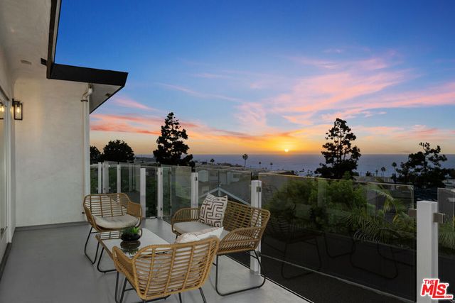 241 Calle Mayor, Redondo Beach