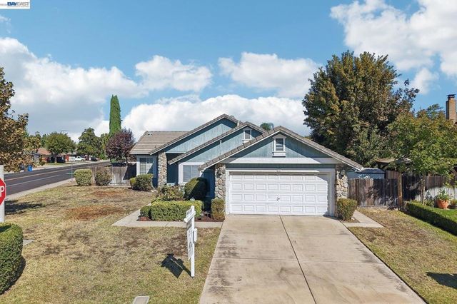 787 Chenin Blanc Dr, Manteca