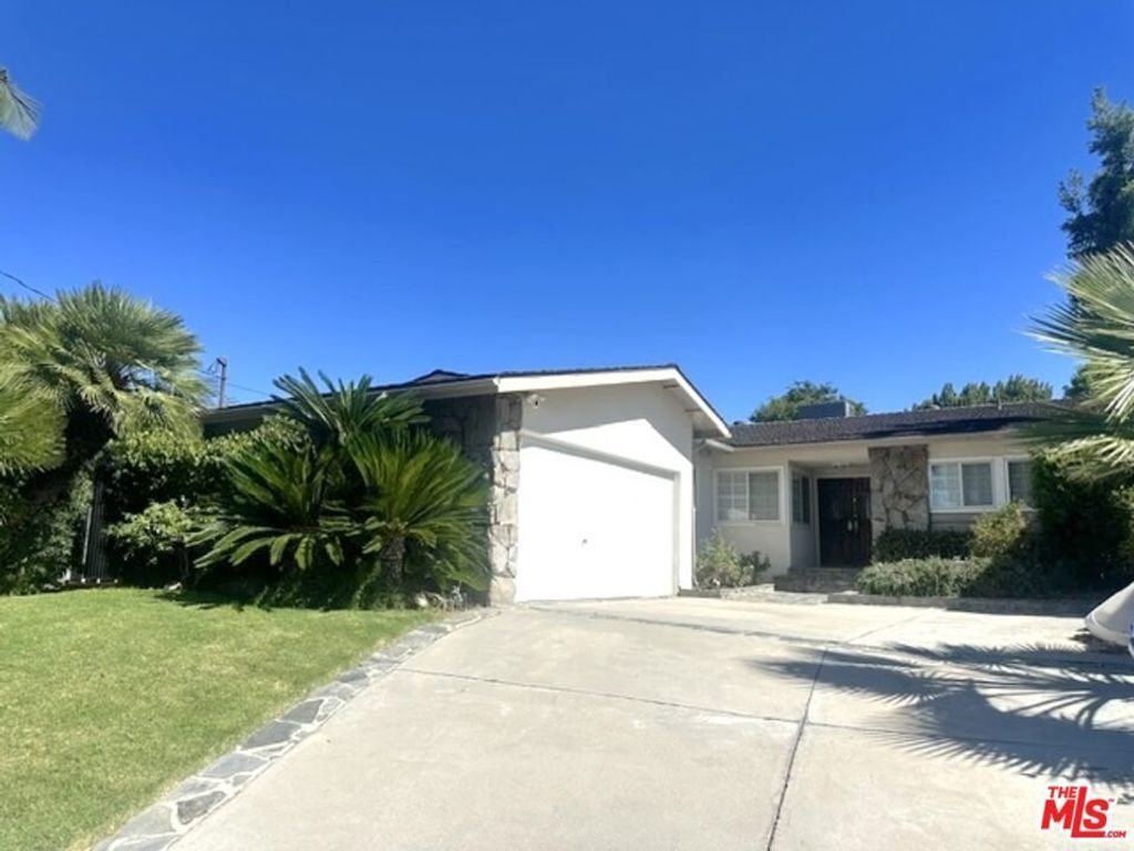 4934 Bluebell Avenue, Valley Village