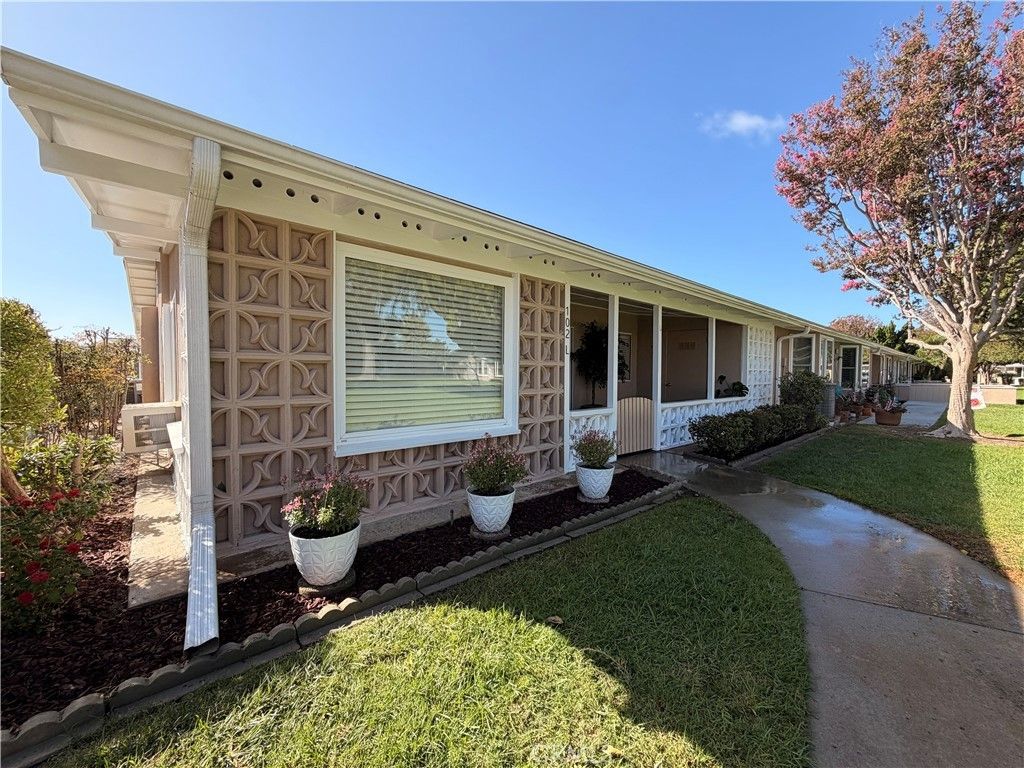 13560 Medinac Lane # 102 L, Seal Beach