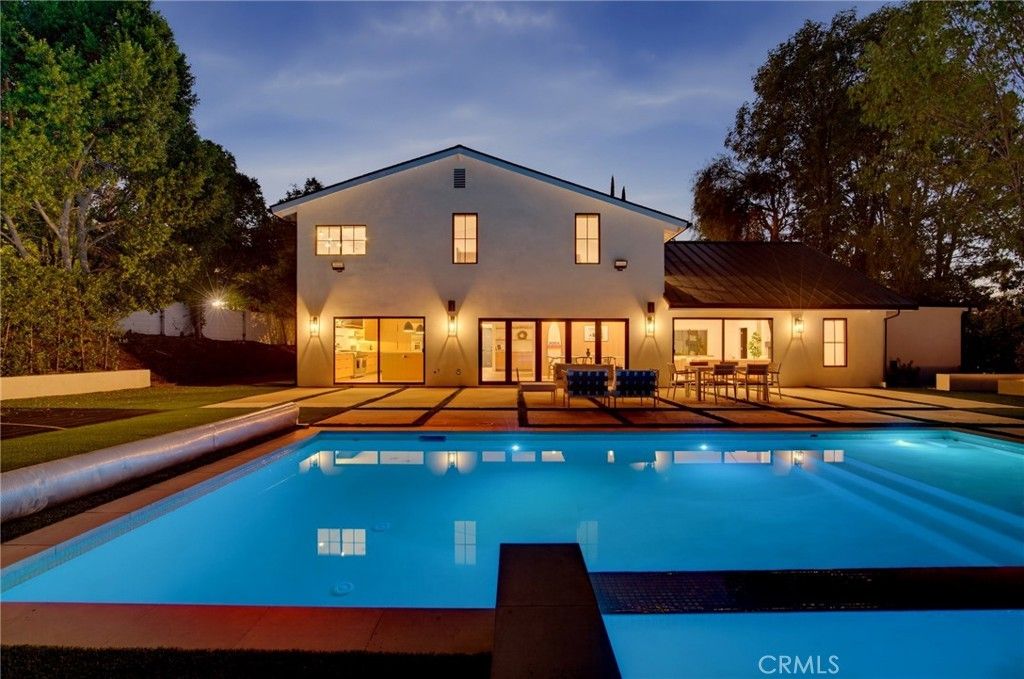 4830 Winnetka Avenue, Woodland Hills