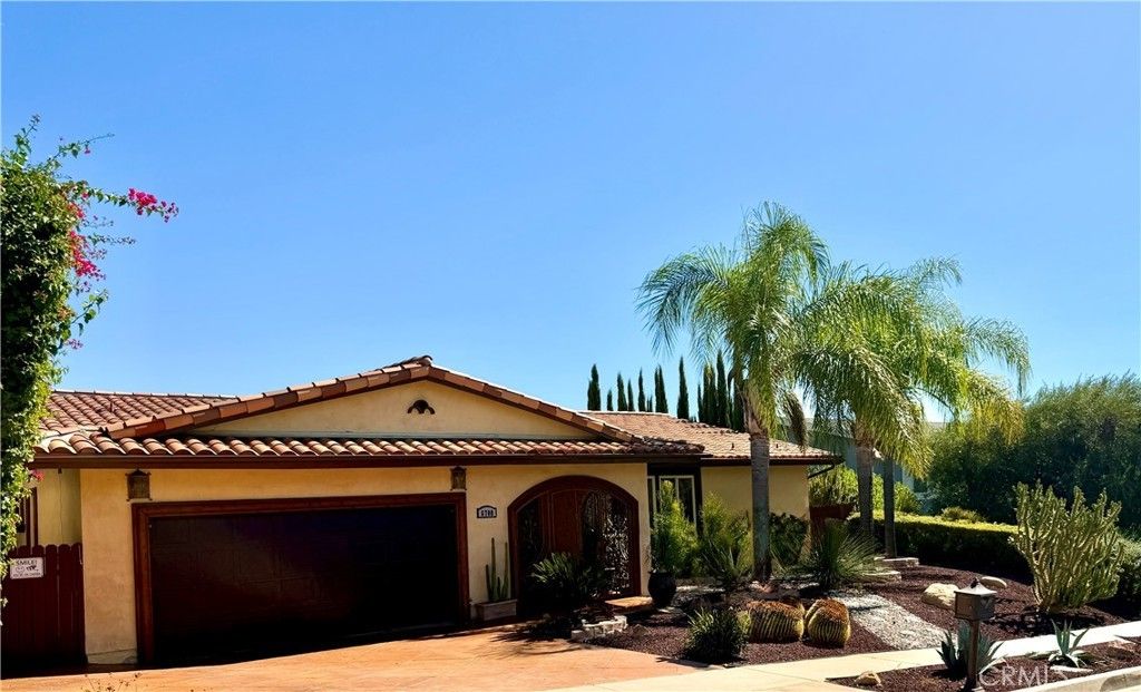 6700 Vickiview Drive, West Hills