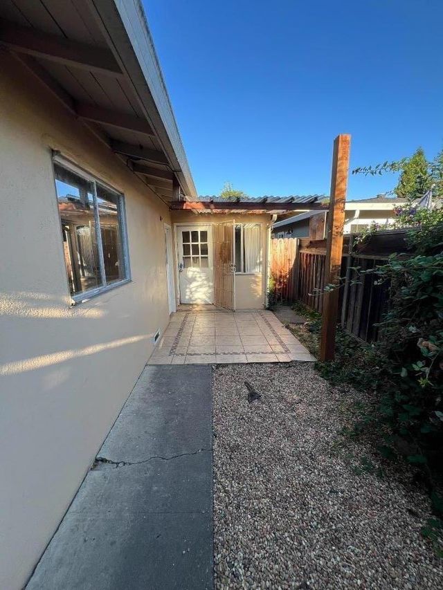 549 6th Avenue, Menlo Park