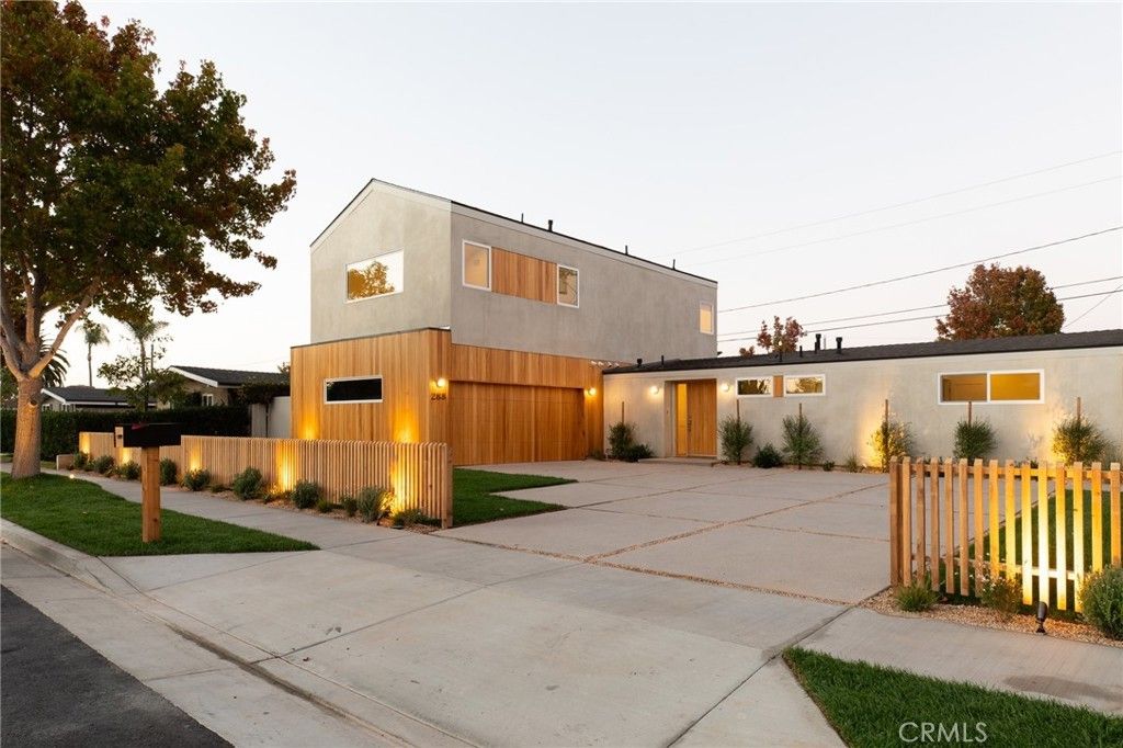 288 E Bay Street, Costa Mesa
