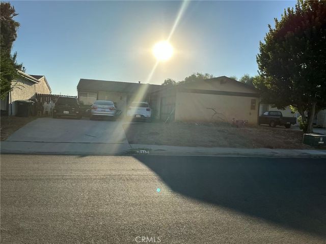 231 James, Escondido