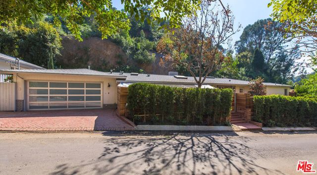 9520 Gloaming Drive, Beverly Hills