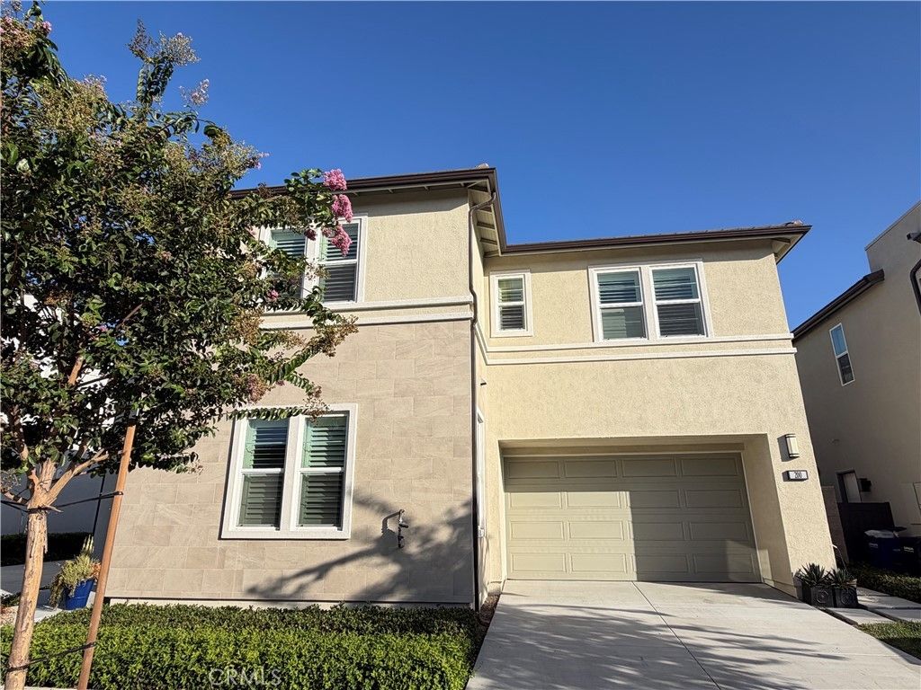 200 Brackens, Lake Forest