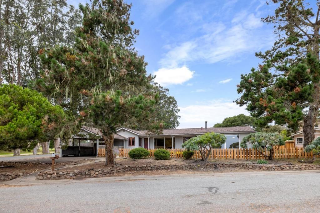865 Crest Avenue, Pacific Grove
