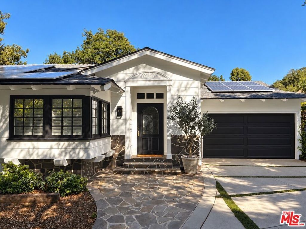 16822 Escalon Drive, Encino