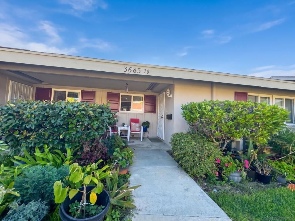 3685 N Vista Campana E # 70, Oceanside