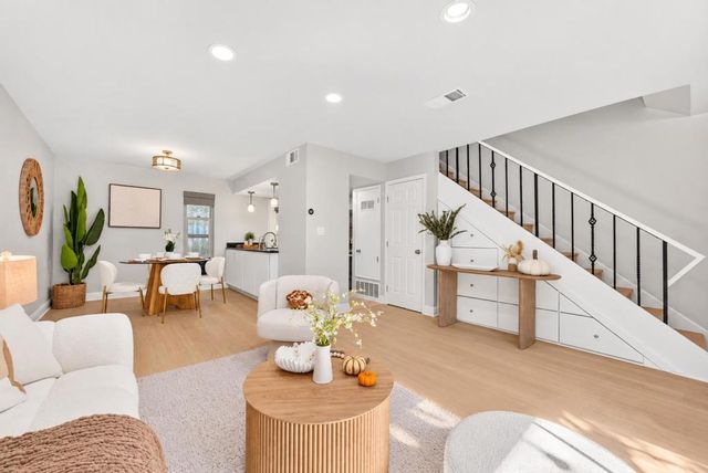 205 Red Oak Drive # P, Sunnyvale