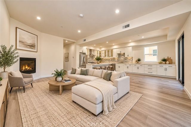 673 Castlehill, Walnut