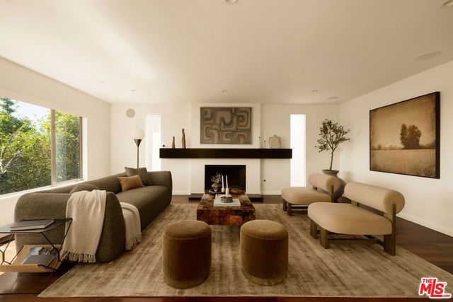 6350 Bryn Mawr Drive, Los Angeles