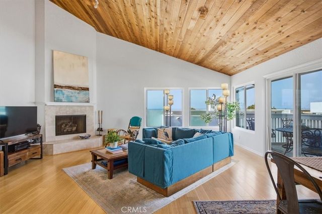 941 1st Street, Hermosa Beach