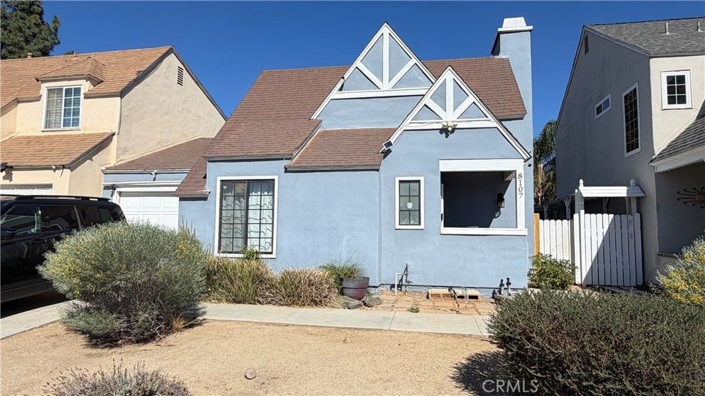 8107 Linares, Riverside