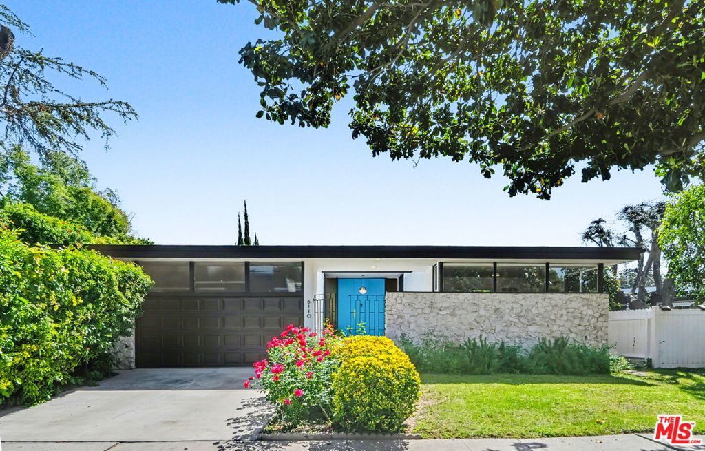 6110 Mary Ellen Avenue, Van Nuys