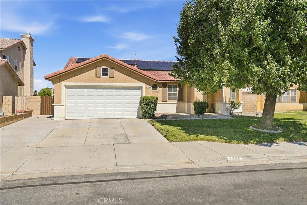 1325 W Avenue H6, Lancaster