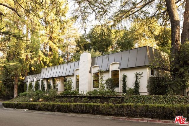 4963 Queen Victoria Road, Woodland Hills